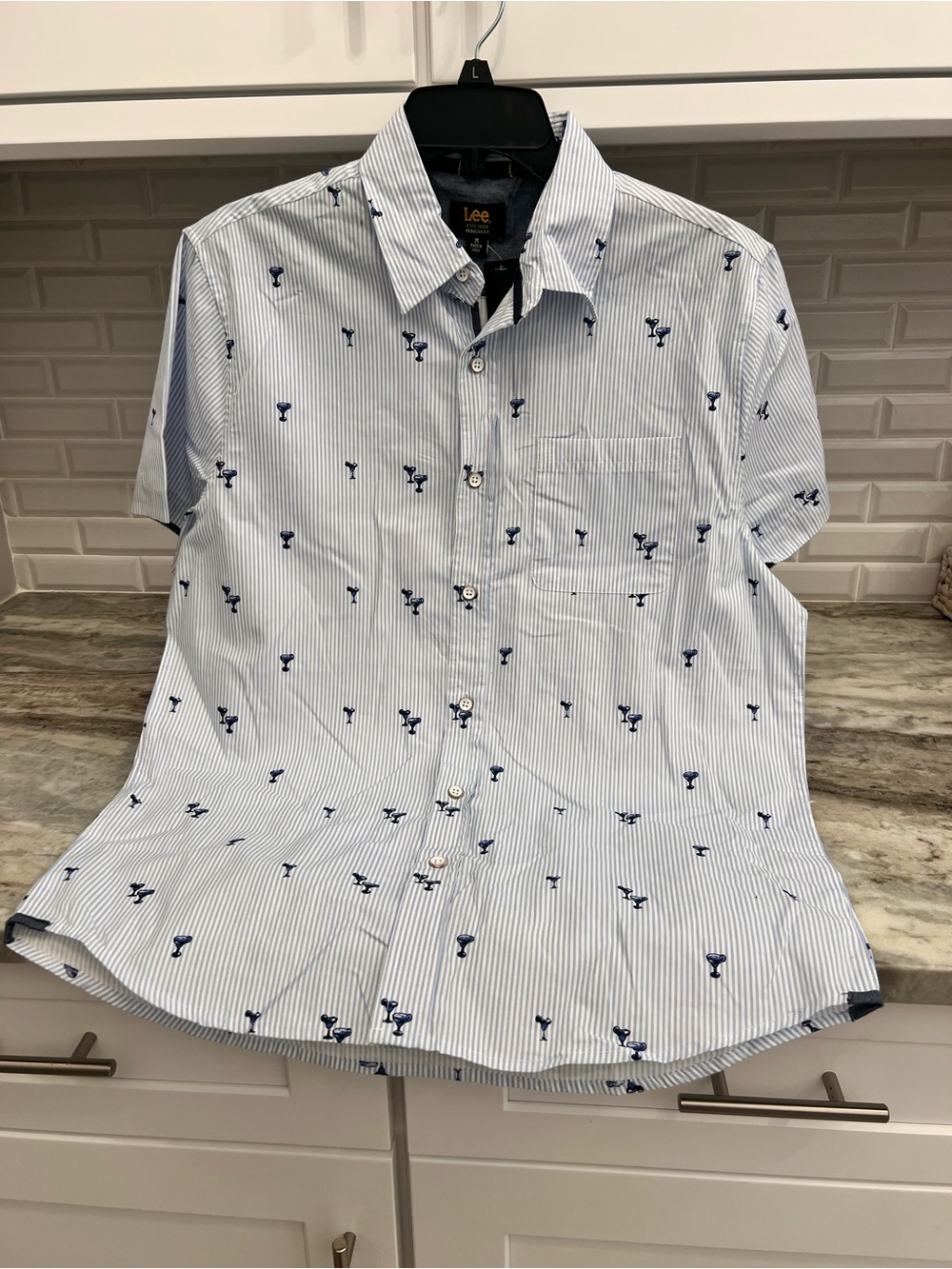 New Lee Men’s Light Blue Striped Short Sleeve Button-Down with Navy Print Medium